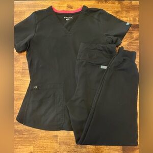 MEDCOUTURE Scrubs Set| Small| Black